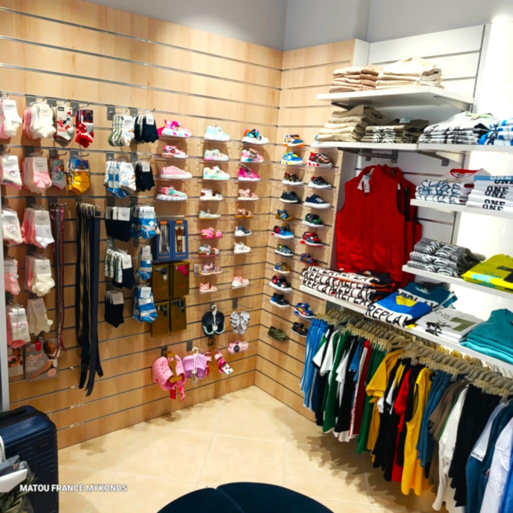 Έκθεση παπουτσιών και εσώρουχων