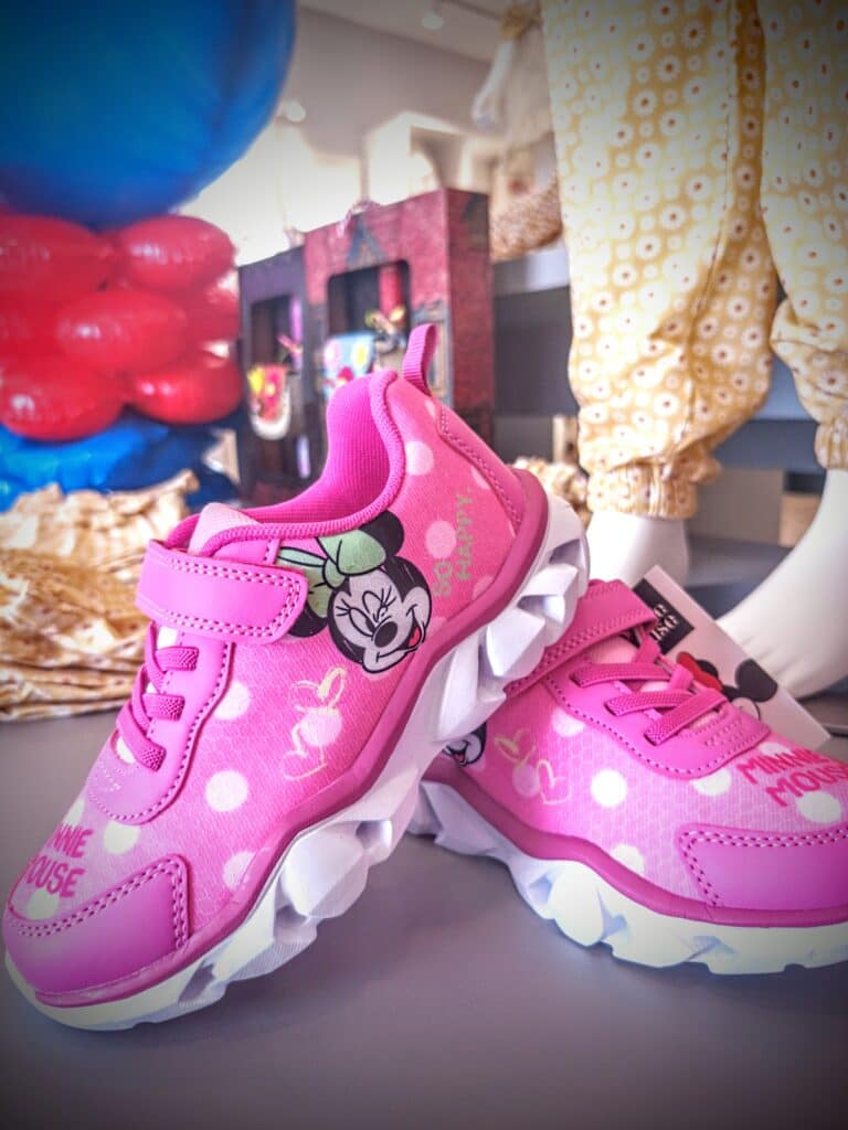 Στο κατάστημα παιδικής ένδυσης Matou France στη Μύκονο, θα βρει κανείς μεγάλη ποικιλία βρεφικών και παιδικών παπουτσιών. Τα παπούτσια μας θα σας καλύψουν για όλες τις περιστάσεις των παιδιών.